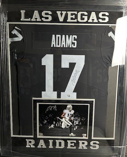 Las Vegas Raiders jersey with photo display.