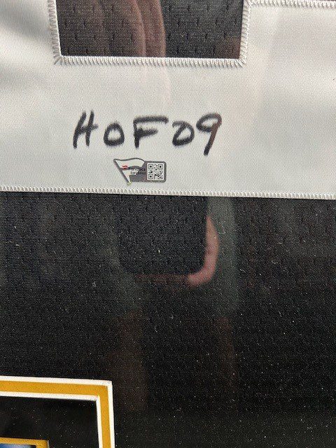 Jersey signed "HOF 09" with logo.